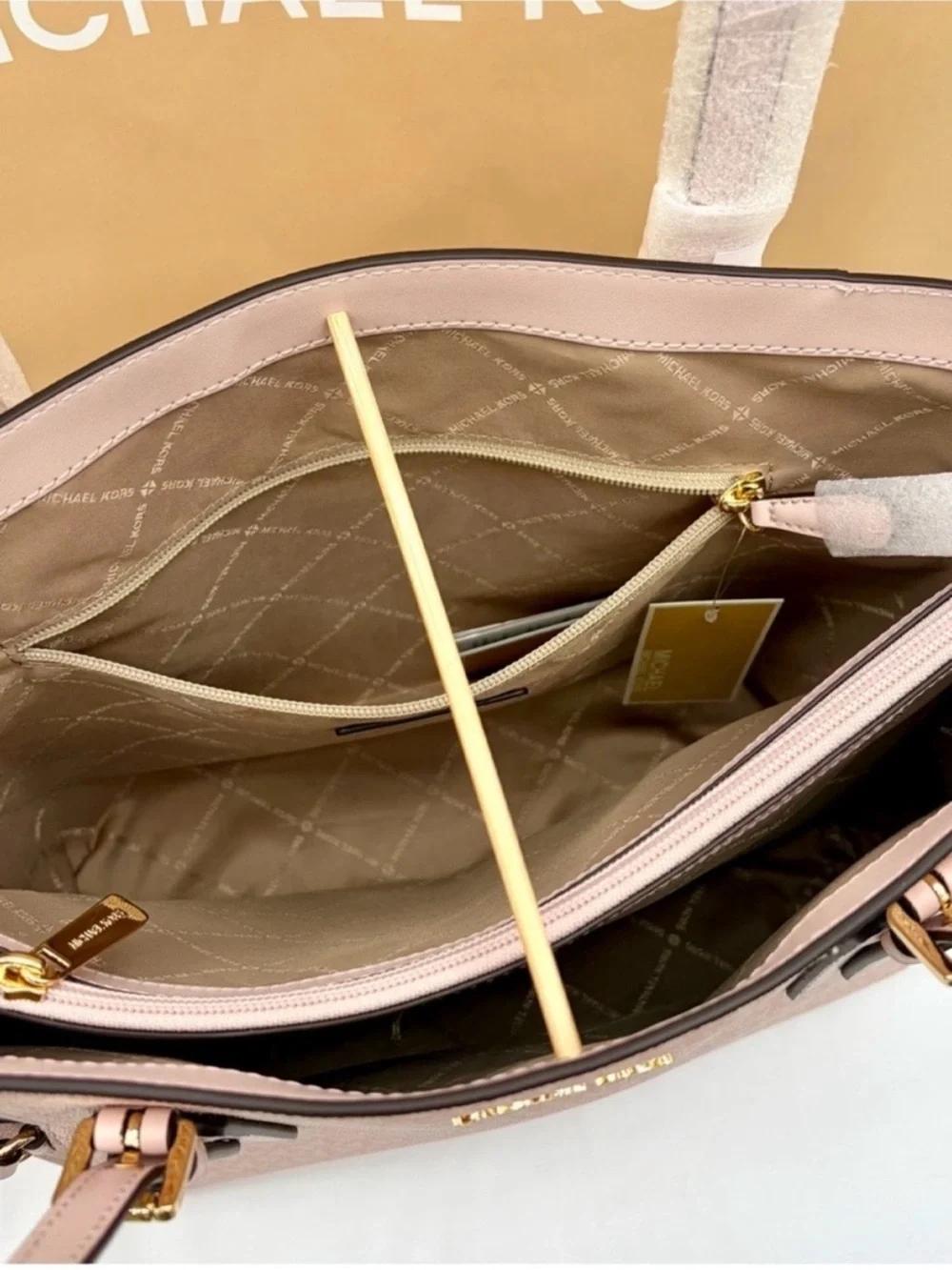 Michael Kors Voyager Tote Shoulder Bag and   Matching Wallet Powder Blush